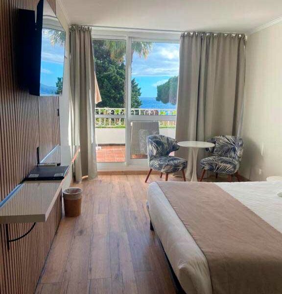 Hotel piscine Lavandou - chambre double vue mer