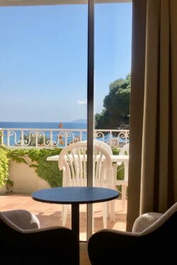 Hotel piscine Lavandou - chambre double vue mer