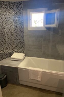 Hotel Lavandou - Suite – Vue mer (3) Hotel 4 étoiles Lavandou avec piscine - Suite vue mer