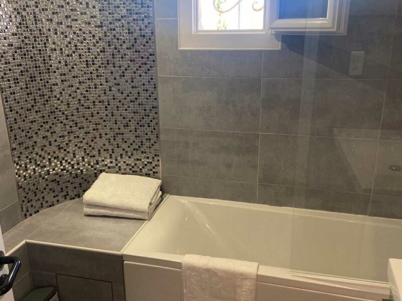 Hotel Lavandou - Suite – Vue mer (3) Hotel 4 étoiles Lavandou avec piscine - Suite vue mer