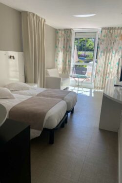 Hotel Lavandou - Suite – Vue mer (4) Hotel 4 étoiles Lavandou avec piscine - Suite vue mer