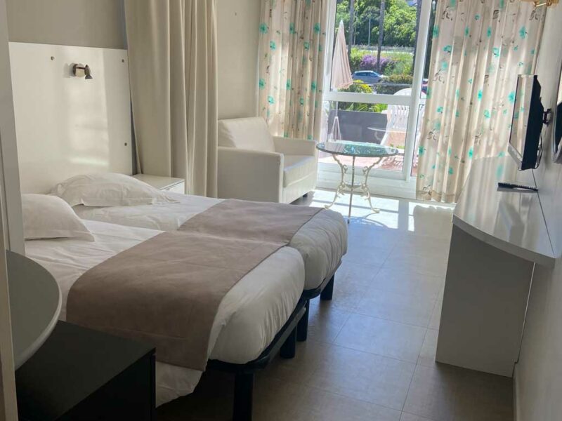 Hotel Lavandou - Suite – Vue mer (4) Hotel 4 étoiles Lavandou avec piscine - Suite vue mer