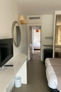 Hotel Lavandou - Suite – Vue mer (8) Hotel 4 étoiles Lavandou avec piscine - Suite vue mer