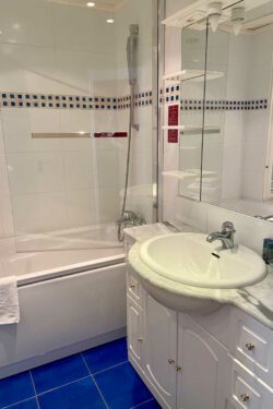 Hotel Lavandou - Suite – Vue ouest (1) Hotel piscine Lavandou Aiguebelle - suite