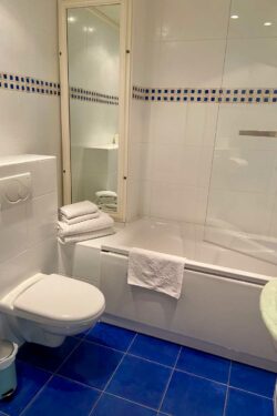 Hotel Lavandou - Suite – Vue ouest (2) Hotel piscine Lavandou Aiguebelle - suite