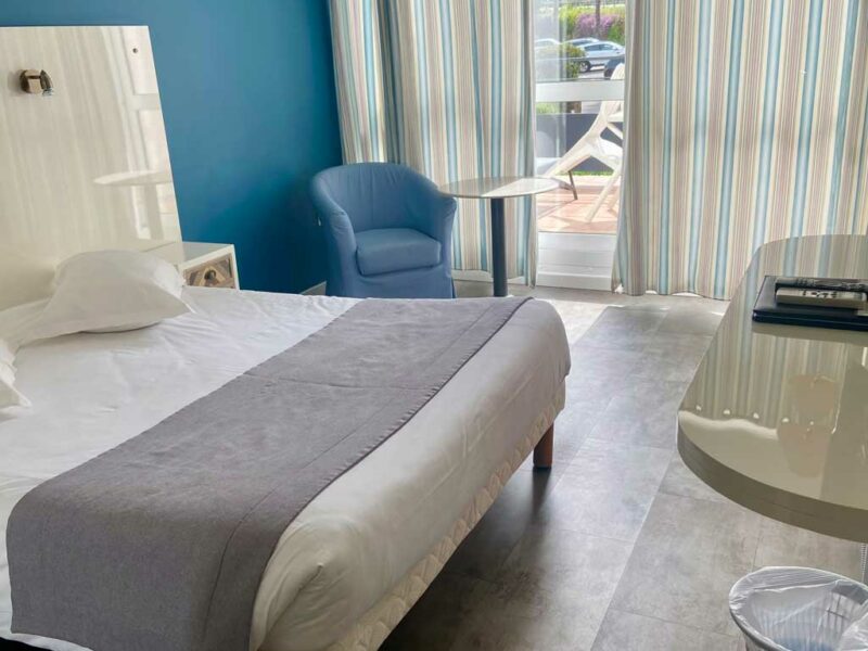 Hotel Lavandou - Suite – Vue ouest (3) Hotel piscine Lavandou Aiguebelle - suite