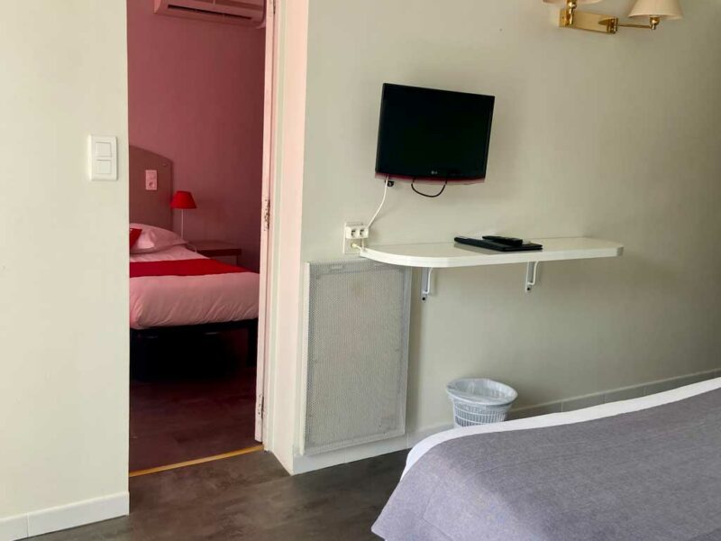 Hotel Lavandou - Suite – Vue ouest (5) Hotel piscine Lavandou Aiguebelle - suite