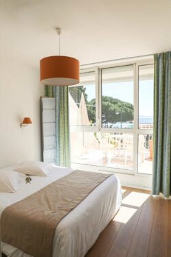 Hotel Lavandou avec piscine - Suite vue mer 2 Hotel Lavandou avec piscine - Suite vue mer