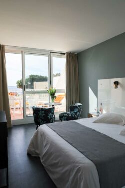 Hotel piscine Lavandou - chambre double vue mer