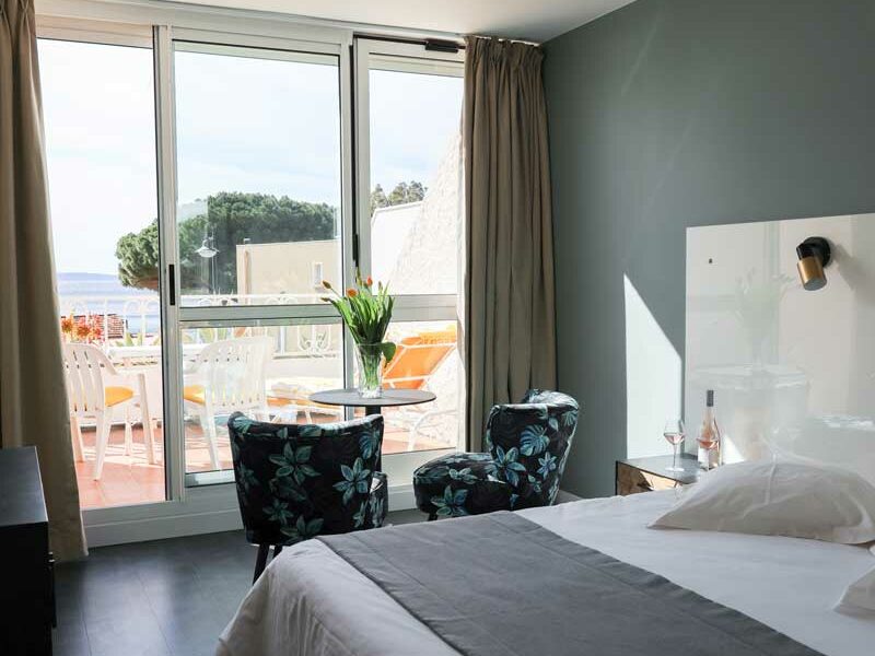 Hotel piscine Lavandou - chambre double vue mer