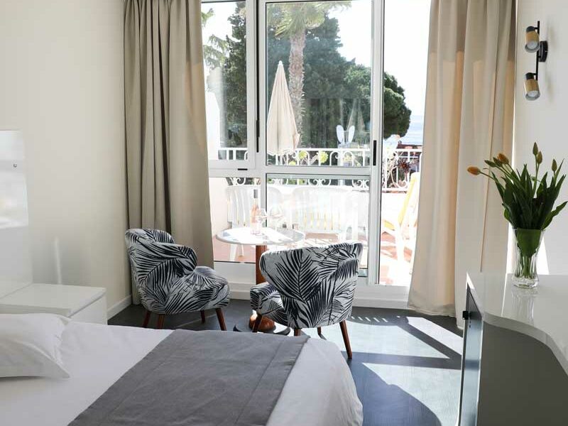 Hotel piscine Lavandou - chambre double vue mer