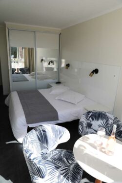 Hotel piscine Lavandou - chambre double vue mer