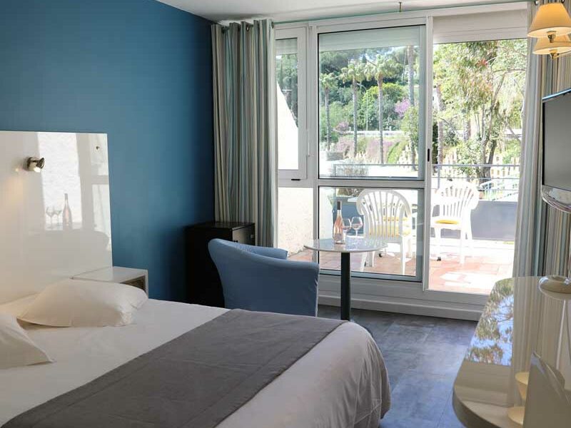 Hotel piscine Lavandou - suite ouest 1 Hotel piscine Lavandou Aiguebelle - suite