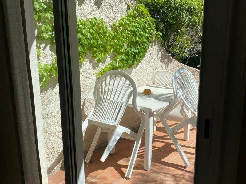 Hotel Lavandou - Grande chambre – Rez de jardin – Côté mer (2) Hotel Lavandou 4 étoiles piscine - grande chambre Rez de jardin - Côté mer