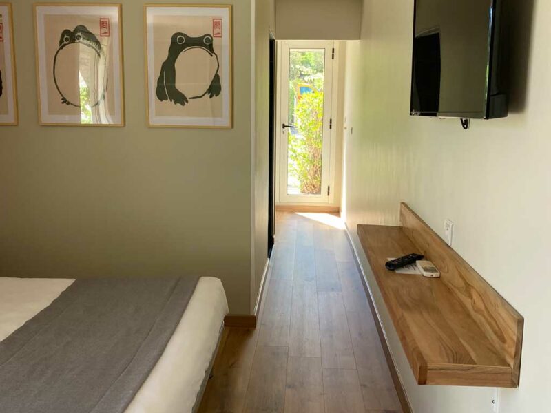 Hotel Lavandou - Grande chambre – Rez de jardin – Côté mer (3) Hotel Lavandou 4 étoiles piscine - grande chambre Rez de jardin - Côté mer