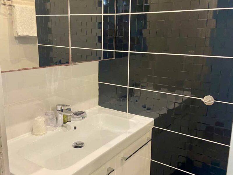 Hotel Lavandou - Grande chambre – Rez de jardin – Côté ouest (2) Hotel le lavandou piscine - chambre triple rez de jardin cote ouest