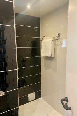 Hotel Lavandou - Grande chambre – Rez de jardin – Côté ouest (3) Hotel le lavandou piscine - chambre triple rez de jardin cote ouest