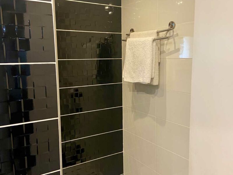 Hotel Lavandou - Grande chambre – Rez de jardin – Côté ouest (3) Hotel le lavandou piscine - chambre triple rez de jardin cote ouest