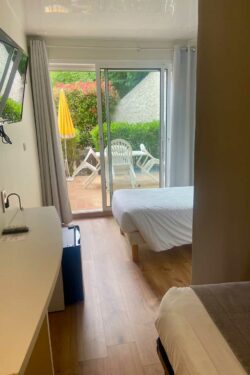 Hotel Lavandou - Grande chambre – Rez de jardin – Côté ouest (5) Hotel le lavandou piscine - chambre triple rez de jardin cote ouest