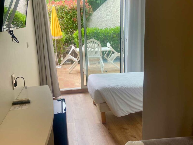 Hotel Lavandou - Grande chambre – Rez de jardin – Côté ouest (5) Hotel le lavandou piscine - chambre triple rez de jardin cote ouest