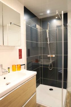 Hotel Lavandou - chambre double en Rez de jardin - Côté mer