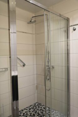 Hotel Lavandou - chambre double en Rez de jardin - Côté mer