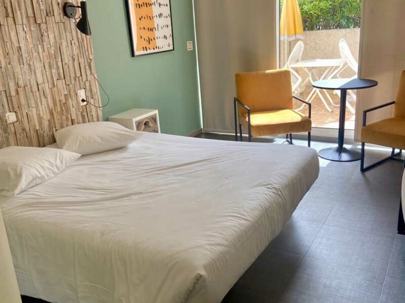 Hotel Le Lavandou - Chambre double – Rez de jardin – Cote ouest (1) Hotel le Lavandou avec piscine - chambre double rez de jardin coté ouest