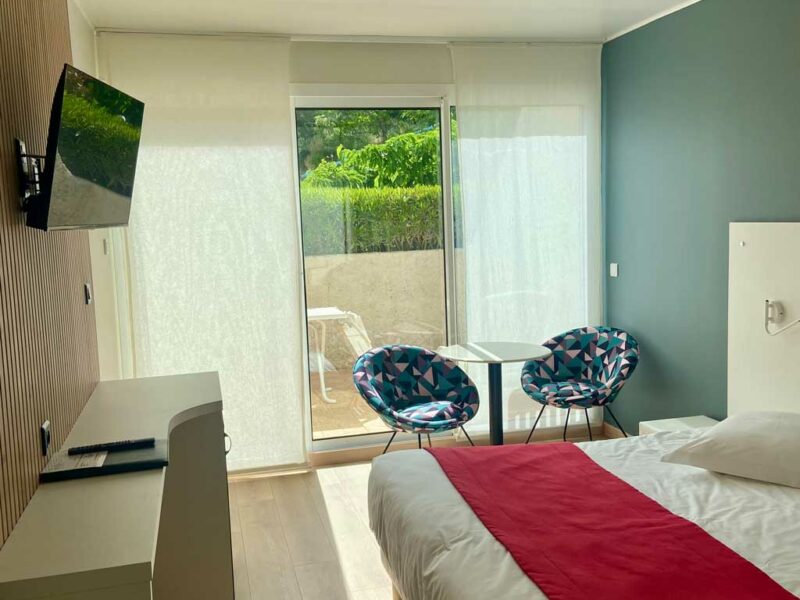 Hotel Le Lavandou - Chambre double – Rez de jardin – Cote ouest (3) Hotel le Lavandou avec piscine - chambre double rez de jardin coté ouest