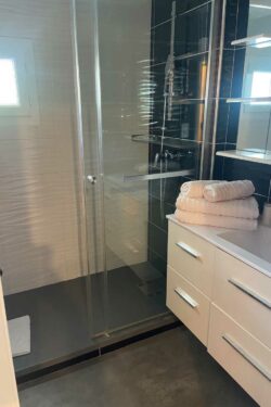 Hotel Le Lavandou - Grande chambre – Vue mer – Balcon (2) Hotel le Lavandou 4 étoiles - chambre triple ou double vue mer avec terrasse