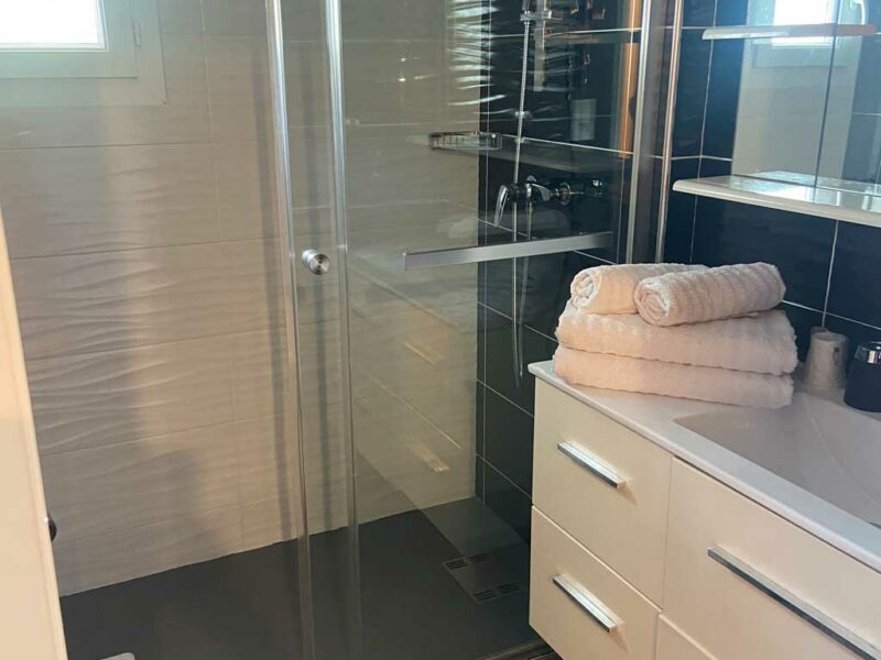 Hotel Le Lavandou - Grande chambre – Vue mer – Balcon (2) Hotel le Lavandou 4 étoiles - chambre triple ou double vue mer avec terrasse