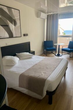 Hotel Le Lavandou - Grande chambre – Vue mer – Balcon (3) Hotel le Lavandou 4 étoiles - chambre triple ou double vue mer avec terrasse