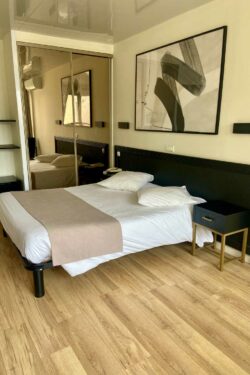 Hotel Le Lavandou - Grande chambre – Vue mer – Balcon (4) Hotel le Lavandou 4 étoiles - chambre triple ou double vue mer avec terrasse