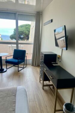 Hotel Le Lavandou - Grande chambre – Vue mer – Balcon (5) Hotel le Lavandou 4 étoiles - chambre triple ou double vue mer avec terrasse