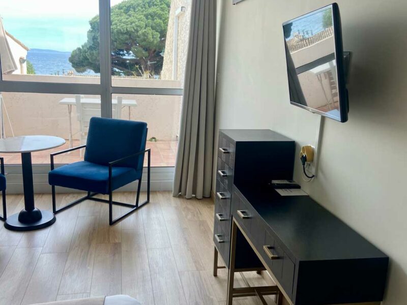 Hotel Le Lavandou - Grande chambre – Vue mer – Balcon (5) Hotel le Lavandou 4 étoiles - chambre triple ou double vue mer avec terrasse